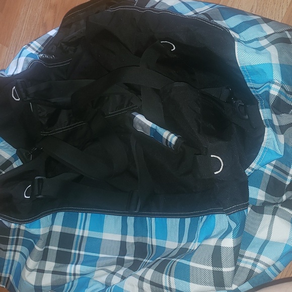 High Sierra huge duffel bag hiking, camping, ect - Picture 5 of 5